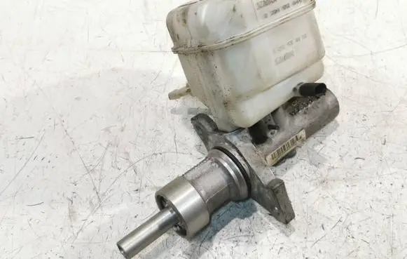 Mercedes-Benz Sprinter W906 Master brake cylinder A0004317601