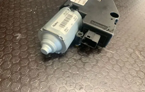 BMW 7 F01 F02 F03 F04 Sunroof motor/actuator 405029 090119 9009024