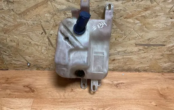 Alfa Romeo 147 Windshield washer fluid reservoir/tank 