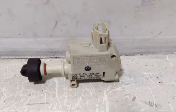 Audi A6 S6 C6 4F Glove box lock 3B0959782A