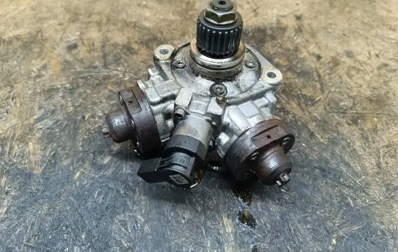Audi A6 S6 C7 4G Fuel injection high pressure pump 059130755CG 0445010806
