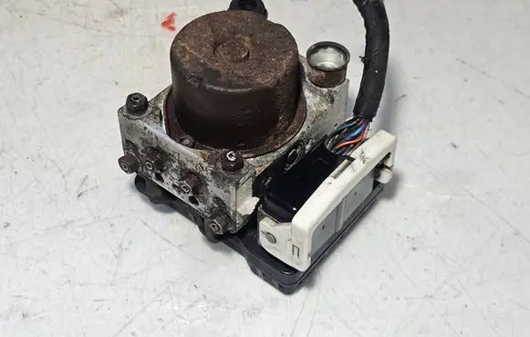 Mitsubishi Lancer ABS Pump B38W MB52WDE78241