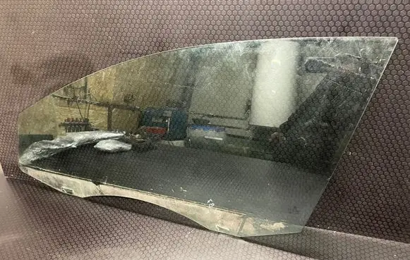 Volkswagen PASSAT B7 Front door window glass four-door DOT90AS2M40 A011404