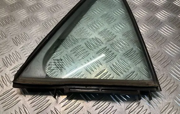 Toyota Avensis T270 Rear vent window glass 6818805070