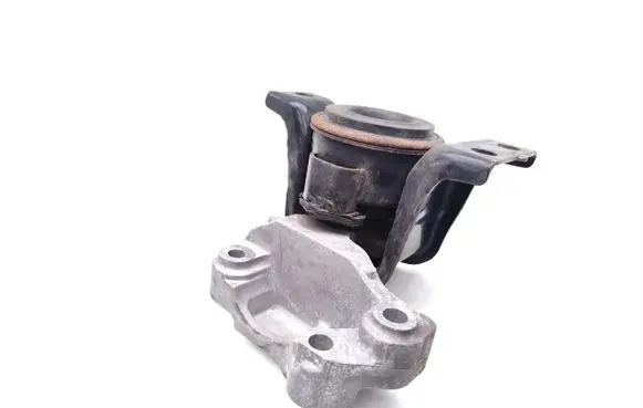 Nissan Pulsar Engine mount bracket