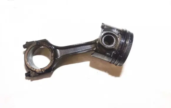 Ford Mondeo Mk III Piston with connecting rod 24574B