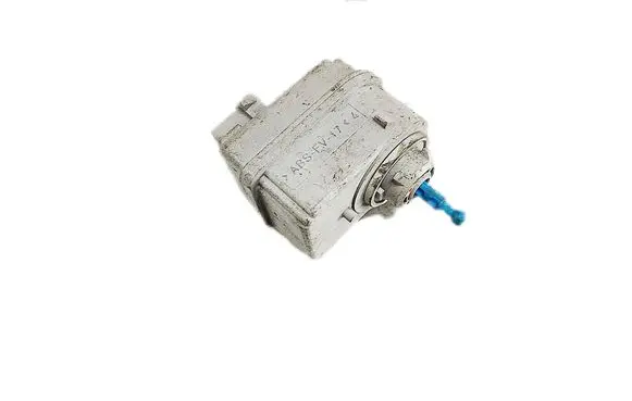 Renault Espace III Headlight level adjustment motor 7700415343