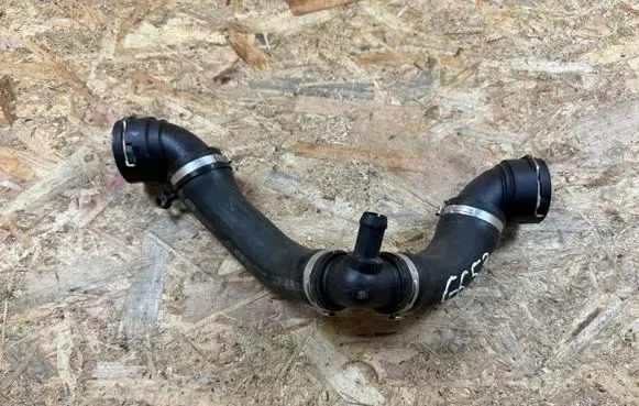 Land Rover Range Rover Sport L494 Engine coolant pipe/hose LR100081 JPLA8260AD