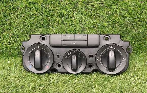 Volkswagen Jetta VI Climate control unit 5C0820047BK 901519030000