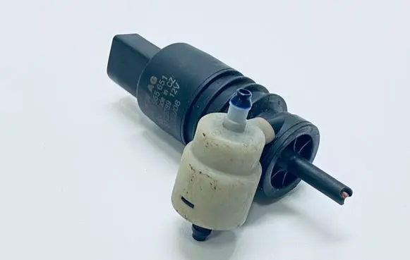 Skoda Superb B6 (3T) Windscreen/windshield washer pump 1K6955651