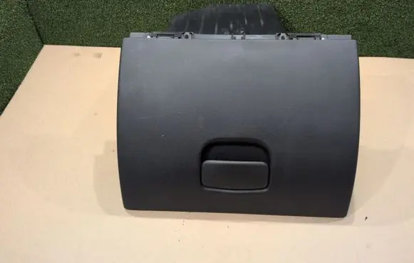 Renault Master III Glove box 685000045R