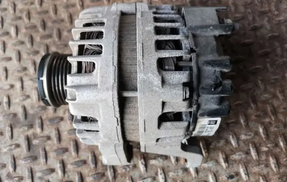 Opel Mokka Generator/alternator 13588289