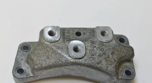 Volkswagen Golf VII Engine mounting bracket 1K0199117