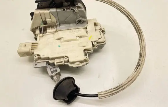 Audi A6 S6 C6 4F Front door lock 4F1837016
