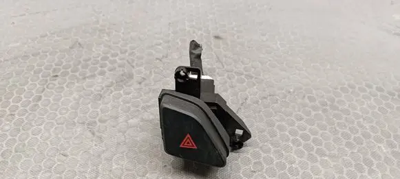 Hyundai i20 (PB PBT) Hazard light switch 864W01404