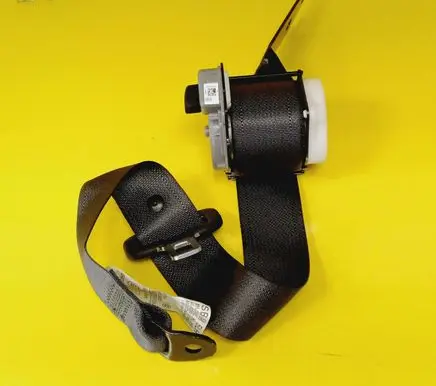 Rear seatbelt