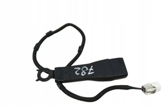Toyota Prius c Front seatbelt buckle