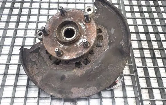 Toyota RAV 4 (XA20) Front wheel hub spindle knuckle 