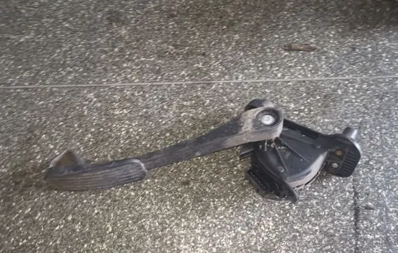 Volvo S60 Accelerator throttle pedal 30683514