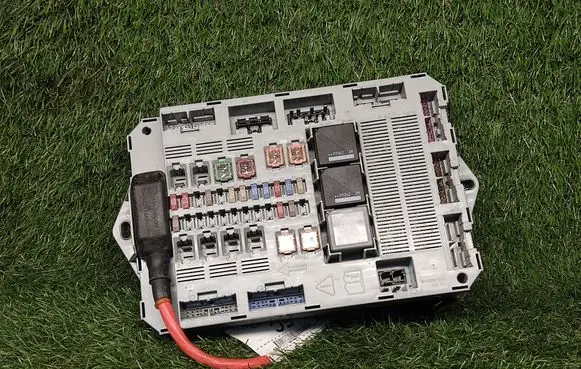 Jaguar XF X250 Fuse module 9X2314D628AC