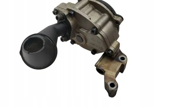 Volkswagen PASSAT B7 Oil pump 03C105AC