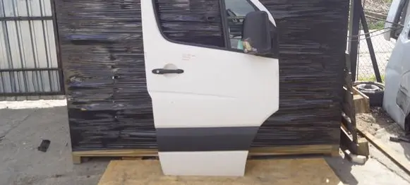 Mercedes-Benz Sprinter W906 Front door 