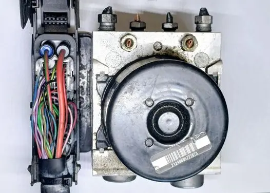 Mercedes-Benz C W204 ABS Pump A2044310712 A2045455432