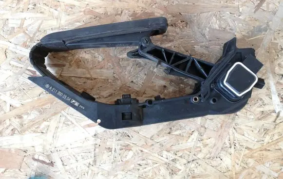 Mercedes-Benz CLS C219 Accelerator throttle pedal A2113000504
