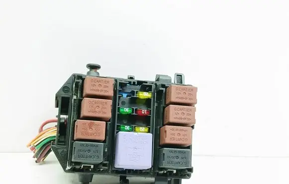 Renault Vel Satis Fuse module 8200003634