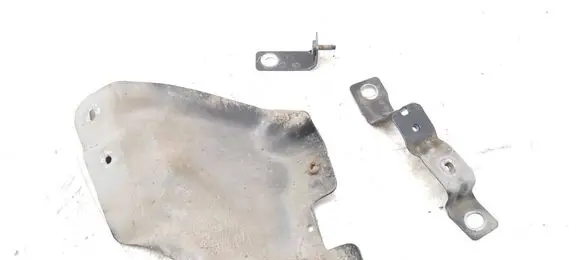Fender mounting bracket