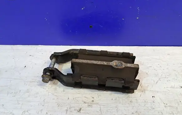 Volvo XC70 Engine mount bracket 31262935