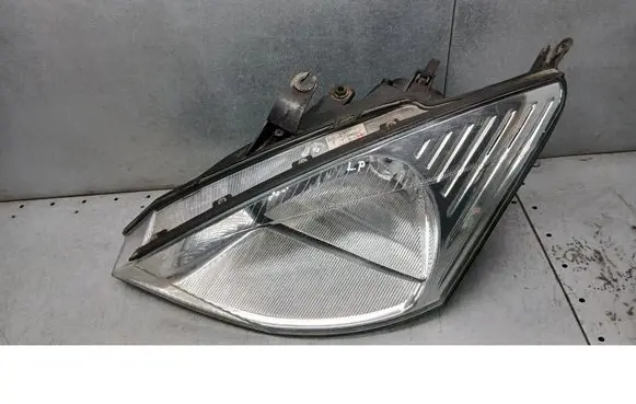 Ford Focus Front reflector 