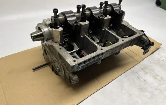 Volkswagen Polo IV 9N3 Engine head 045103373H