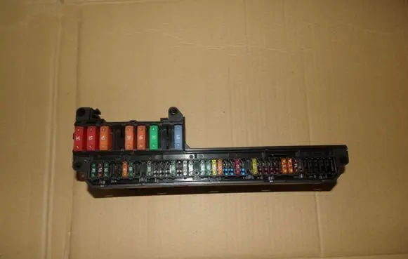 BMW 5 E60 E61 Fuse module 6957330