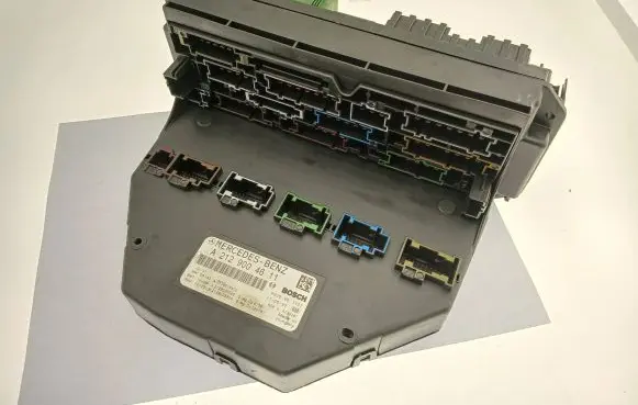 Mercedes-Benz C W204 Fuse module A2129004611 A2729016402 A2129029904