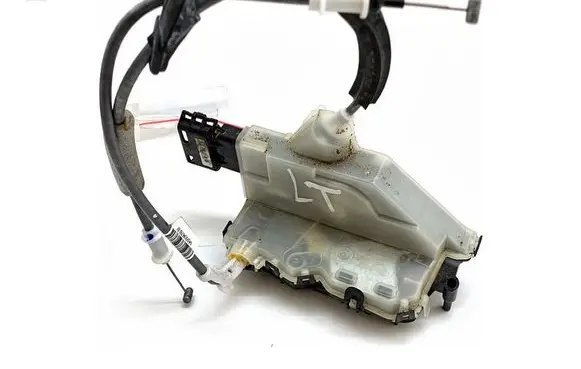 Opel Mokka B Rear door lock 444535