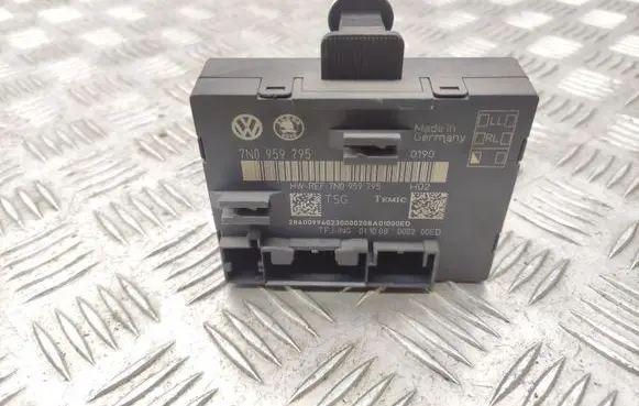 Skoda Superb B6 (3T) Door control unit/module 7N0959795