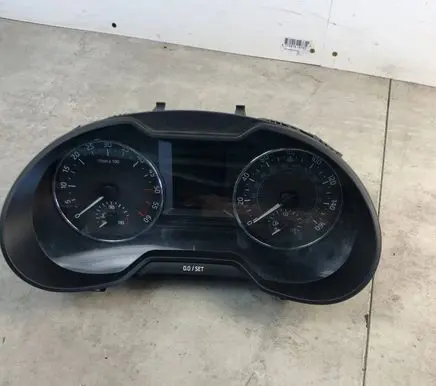 Speedometer (instrument cluster)