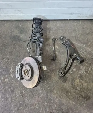 Volvo XC40 Front wheel hub spindle knuckle 32246647 32221283 32221856