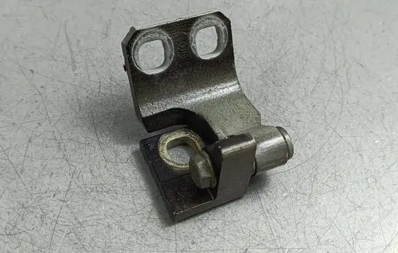 Jeep Renegade Front door lower hinge 