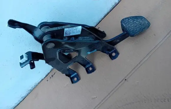 Mercedes-Benz Sprinter W907 W910 Brake pedal A9102900000