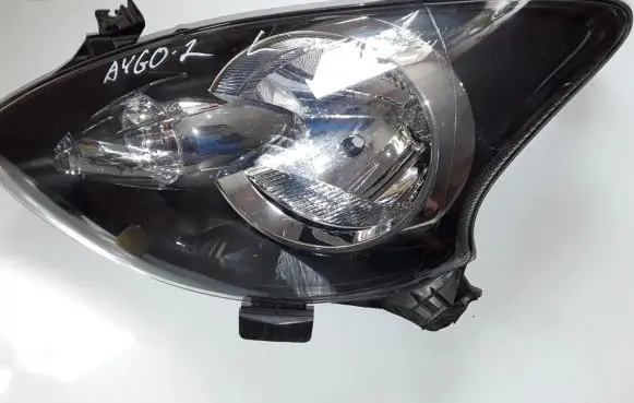 Toyota Aygo AB10 Headlight/headlamp 811500H080