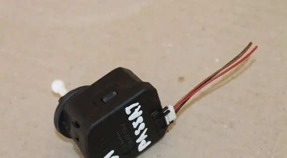 Volkswagen PASSAT B5.5 Headlight level adjustment motor 1J0941295C