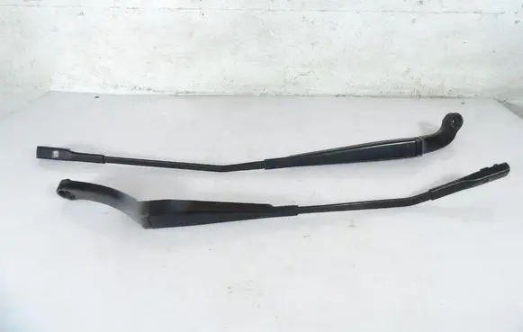 Audi A3 S3 8V Front wiper blade arm