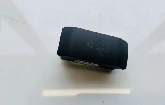 Passenger airbag on/off switch