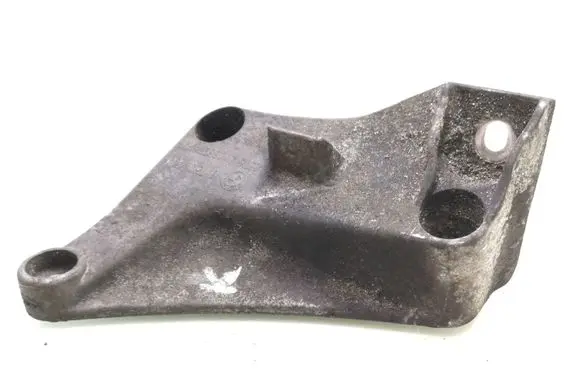 BMW 5 E39 Engine mounting bracket 6750441
