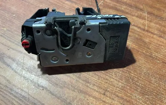 Opel Zafira A Rear door lock 24414135