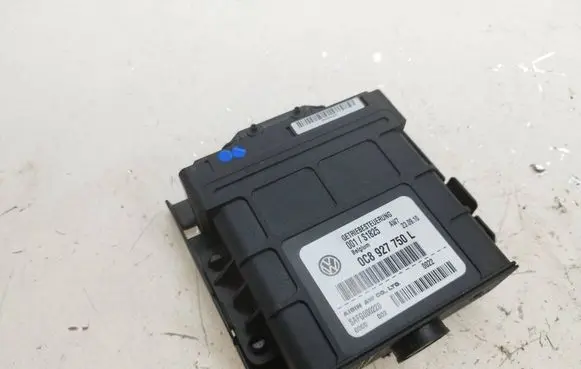 Volkswagen Touareg II Gearbox control unit/module 0C8927750L 001S1825 SAFG000220