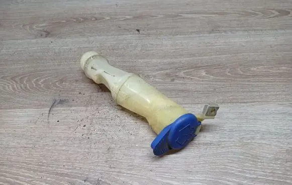 Volvo V70 Window washer liquid tank fill tube 8620951 9178568