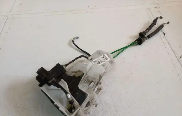 Hyundai i30 Front door lock 